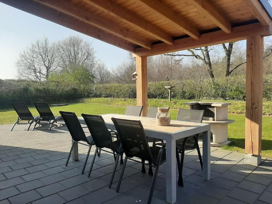 Vakantiehuis Eikzicht Gelegen Aan Het Bos Elsloo  Εξωτερικό φωτογραφία